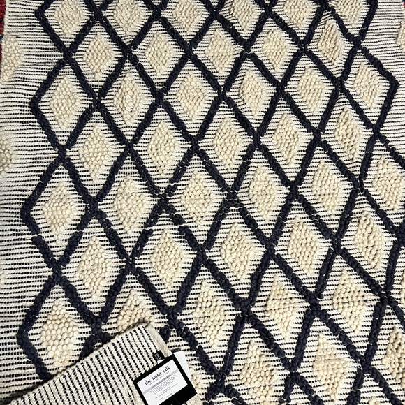 New with tag area rug - Picture 2 of 8